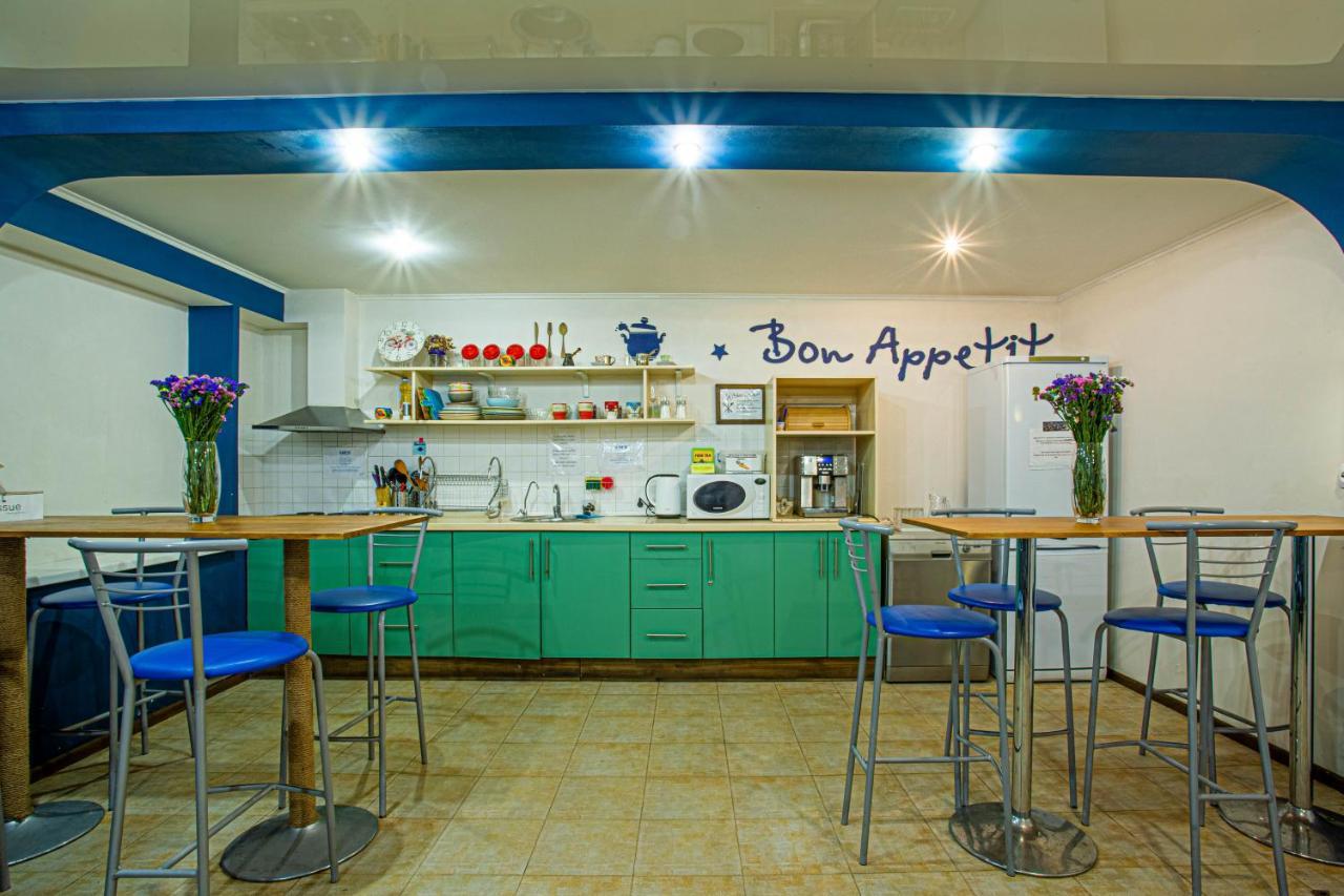 Gar'Is Hostel Kiev Exteriör bild